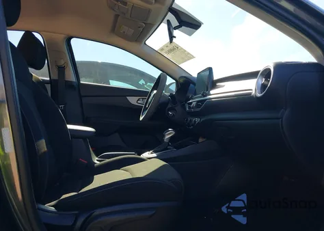 2023 Kia Forte Lxs z USA, uszkodzony, nr VIN 3KPF24AD3PE693127